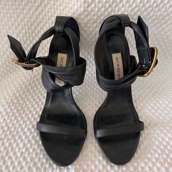 💯 Authentic Burberry heels - Picture 2 of 4